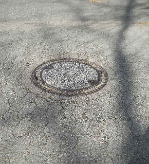 Mit ALBILEX-Hydrantol gefettete Schachtdeckel lassen sich auch im Winter leicht und zuverlssig heben.