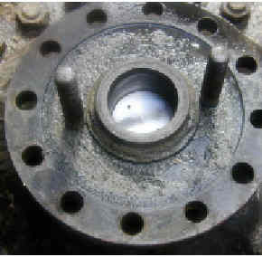 Geffneter VAG Elita-Schieber: Unter Betriebsdruck kann die neue Abdichtung und Spindel eingesetzt werden. 