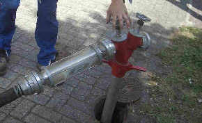 Mit Hilfe des am Auslaufhydranten montierten Schauglases lt sich der Erfolg der Reinigung erkennen und durch Photos dokumentieren.